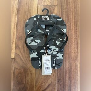 Men’s Bench Black & Grey Camo Flip Floos Size 11/12 New